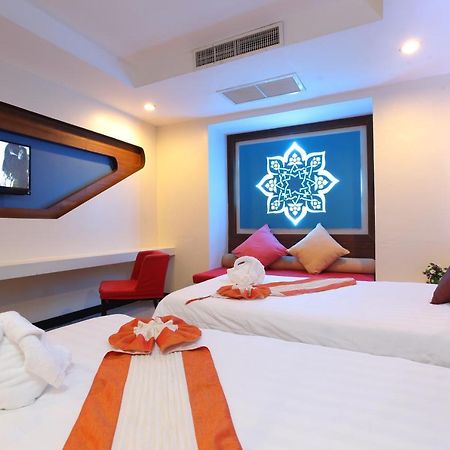 The Royal Palm Beach Front Patong Екстер'єр фото