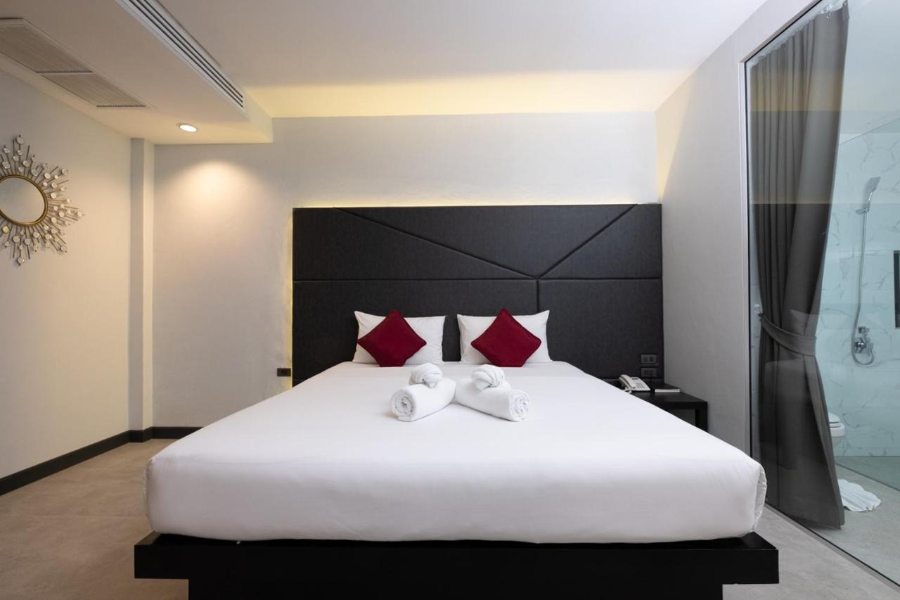 The Royal Palm Beach Front Patong Екстер'єр фото