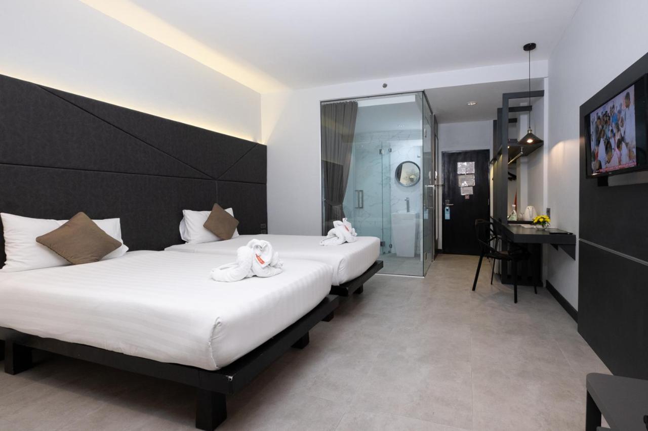 The Royal Palm Beach Front Patong Екстер'єр фото