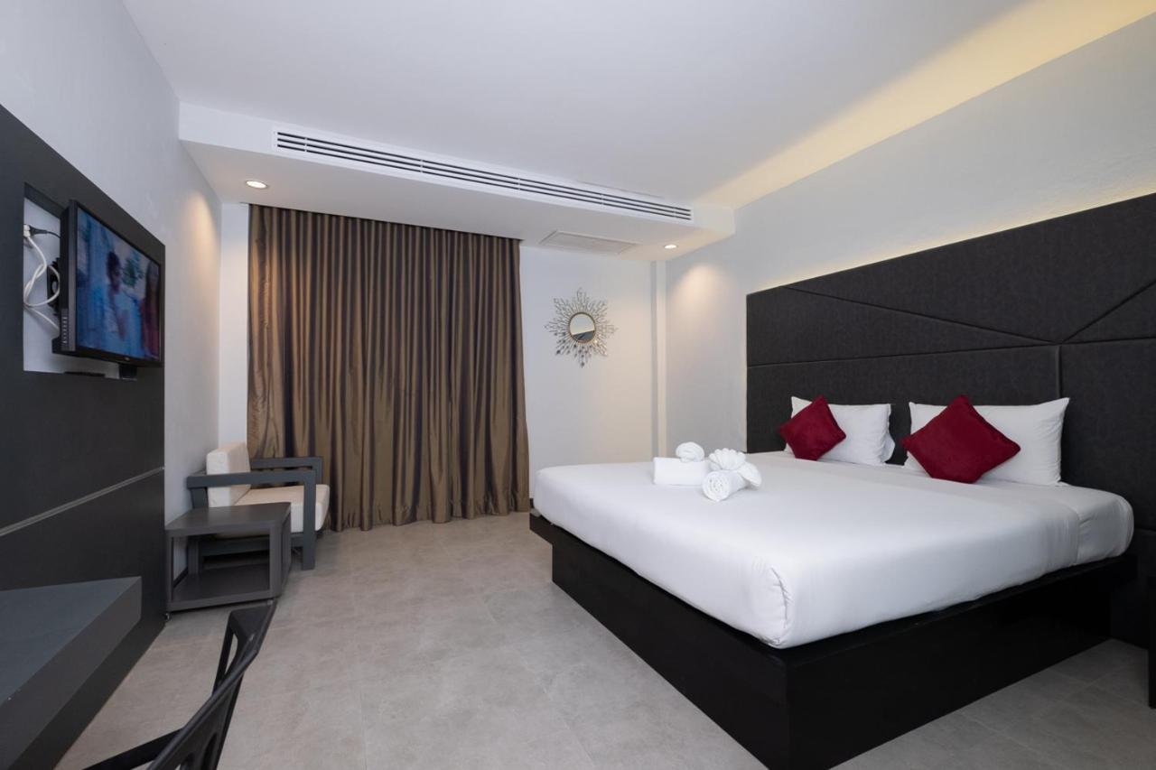 The Royal Palm Beach Front Patong Екстер'єр фото