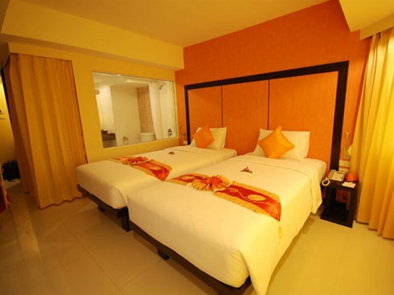 The Royal Palm Beach Front Patong Екстер'єр фото