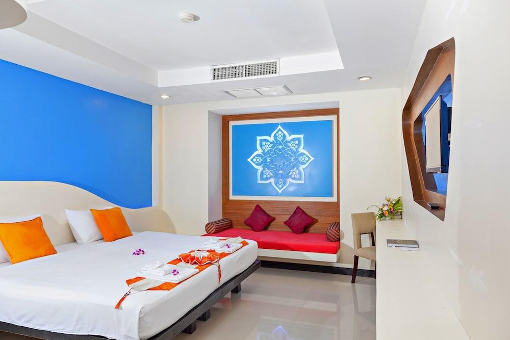 The Royal Palm Beach Front Patong Екстер'єр фото