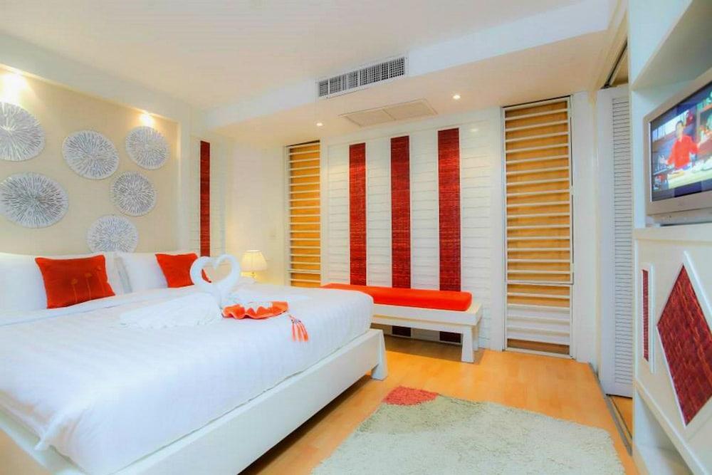 The Royal Palm Beach Front Patong Екстер'єр фото